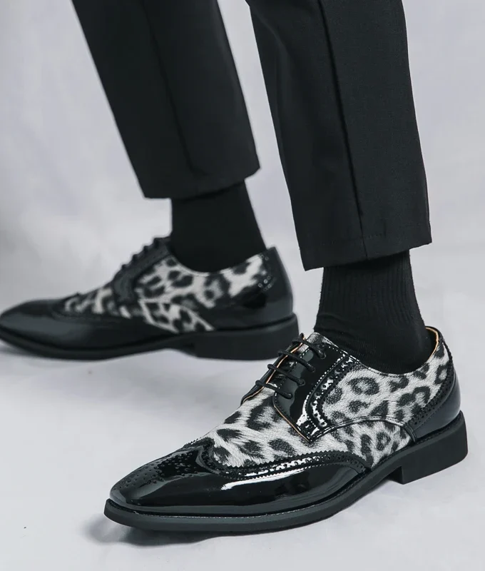 Classy Leopard Print Derby Leather Men Shoes Luxury Brogue Lace-up Pointed Toe Shoe Men Wedding Party Stage Casual Shoes for Men