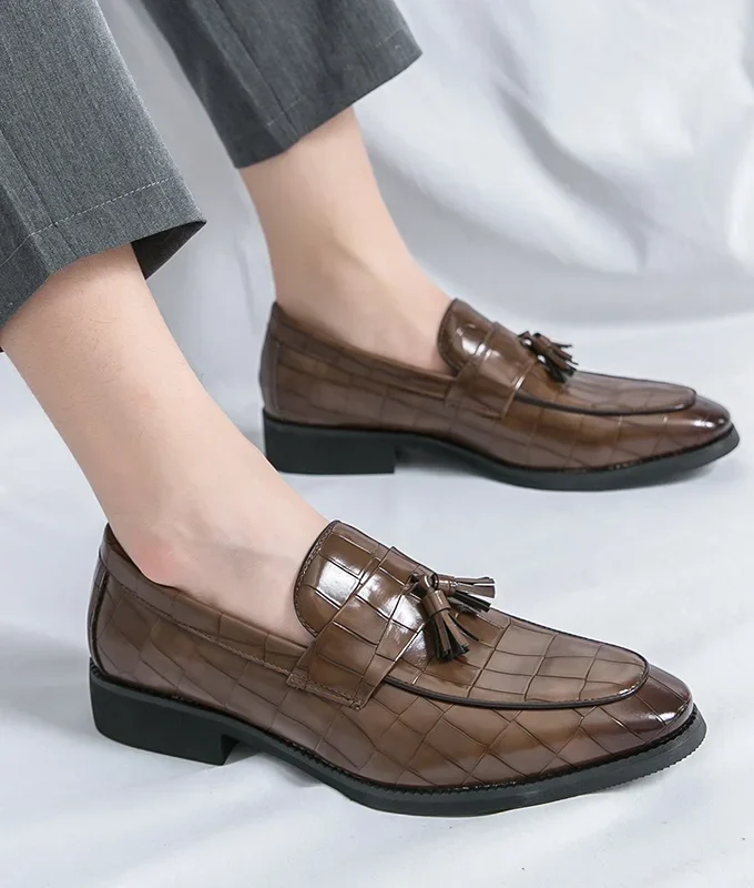 Men New Trend Fashion Loafers Casual Fashion Versatile Tassel Leather Business Dress Party Wedding Comfortable Walking Shoes