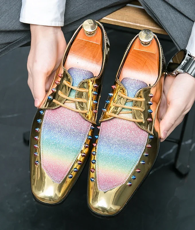 Men Formal Shoes Luxury Brand High Quality Point Toe Chelsea Shoes for Men Rivet Glitter Leather Party Shoes Zapatos De Vestir