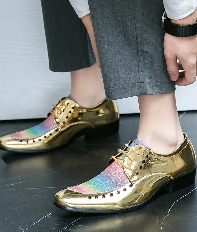 Men Formal Shoes Luxury Brand High Quality Point Toe Chelsea Shoes for Men Rivet Glitter Leather Party Shoes Zapatos De Vestir