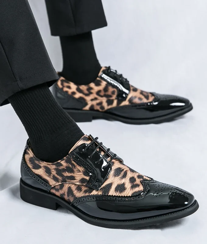 Classy Leopard Print Derby Leather Men Shoes Luxury Brogue Lace-up Pointed Toe Shoe Men Wedding Party Stage Casual Shoes for Men